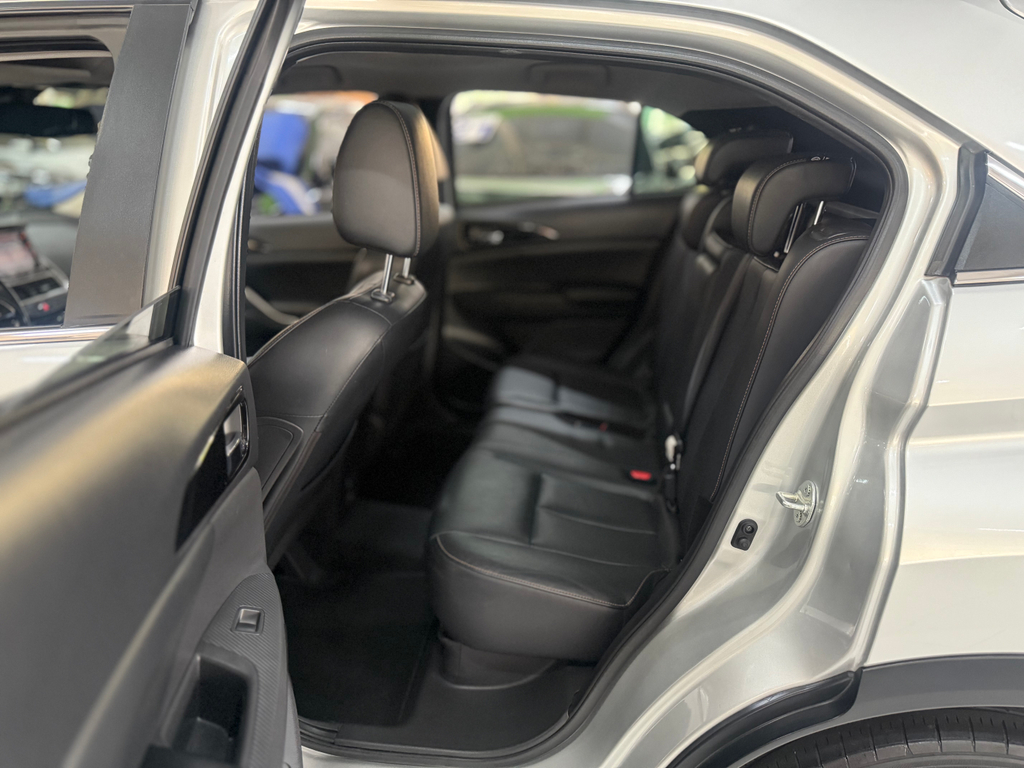 Mitsubishi Eclipse Cross Cinza