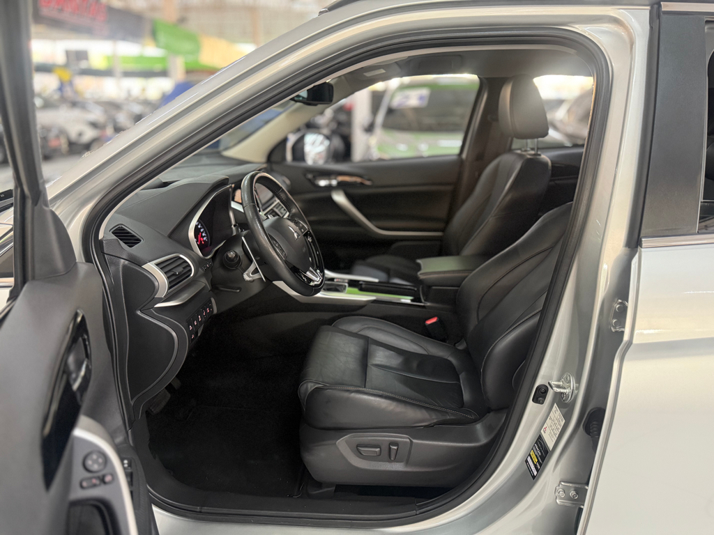 Mitsubishi Eclipse Cross Cinza