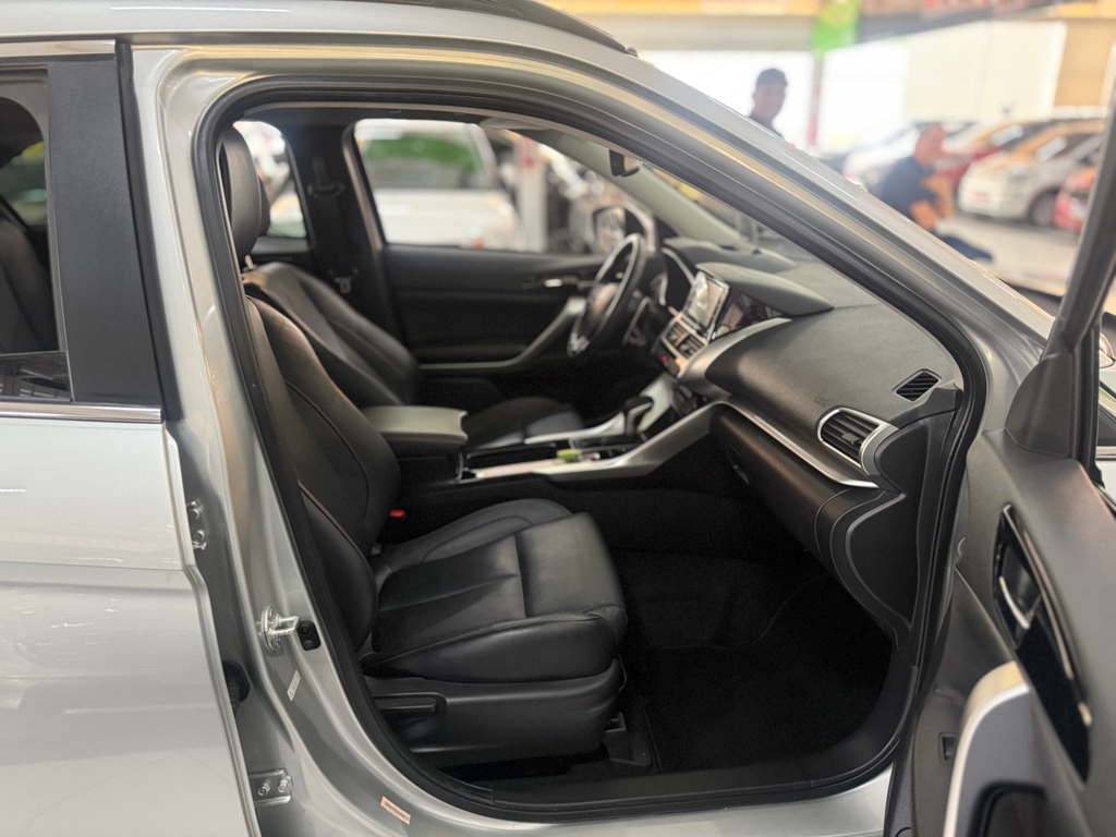 Mitsubishi Eclipse Cross Cinza