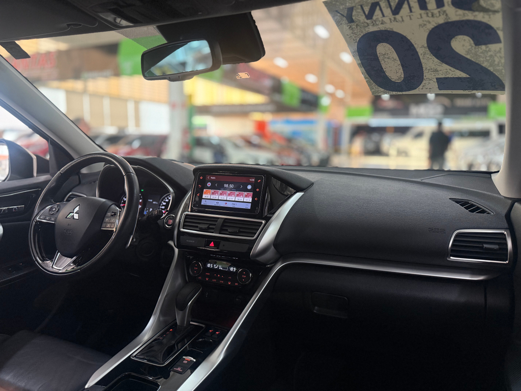 Mitsubishi Eclipse Cross Cinza