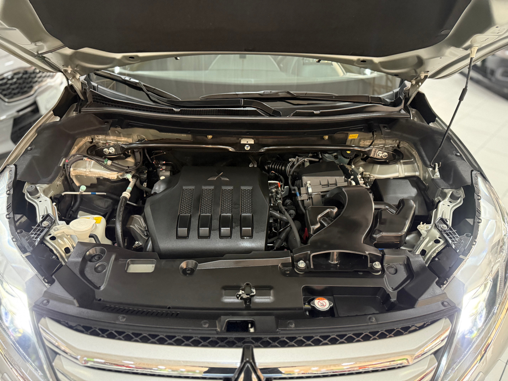 Mitsubishi Eclipse Cross Cinza