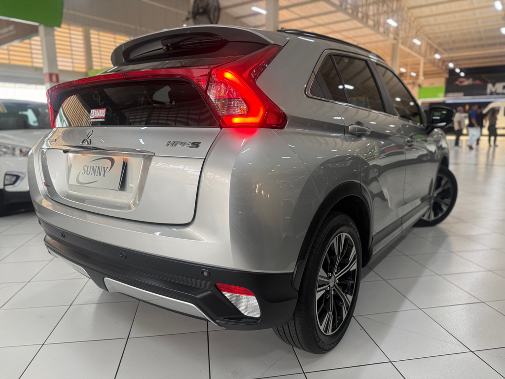 Mitsubishi Eclipse Cross Cinza