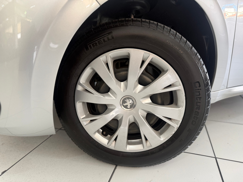 Peugeot 208 Prata
