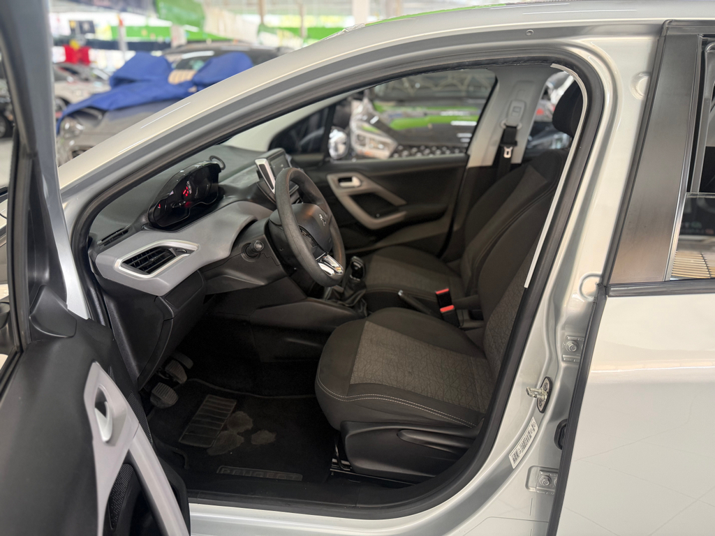 Peugeot 208 Prata