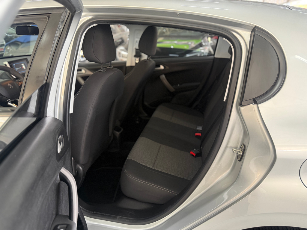 Peugeot 208 Prata