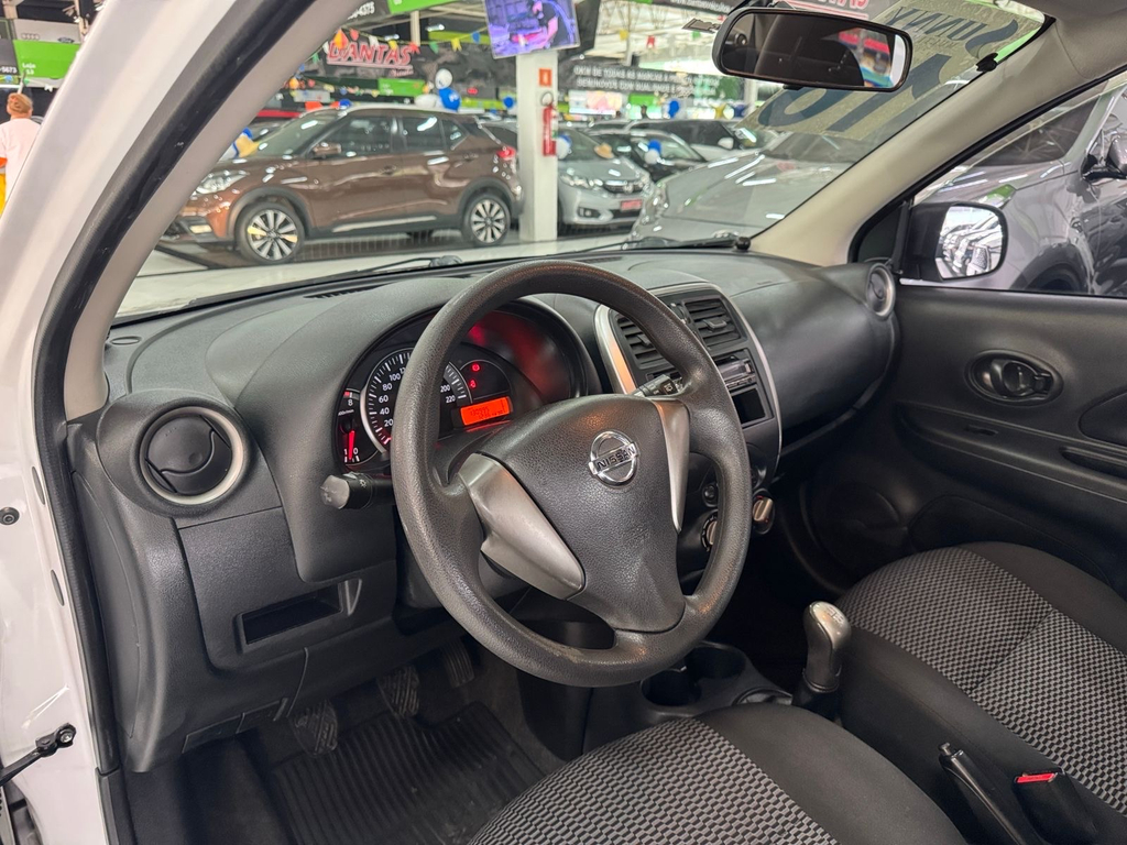 Nissan March Branco