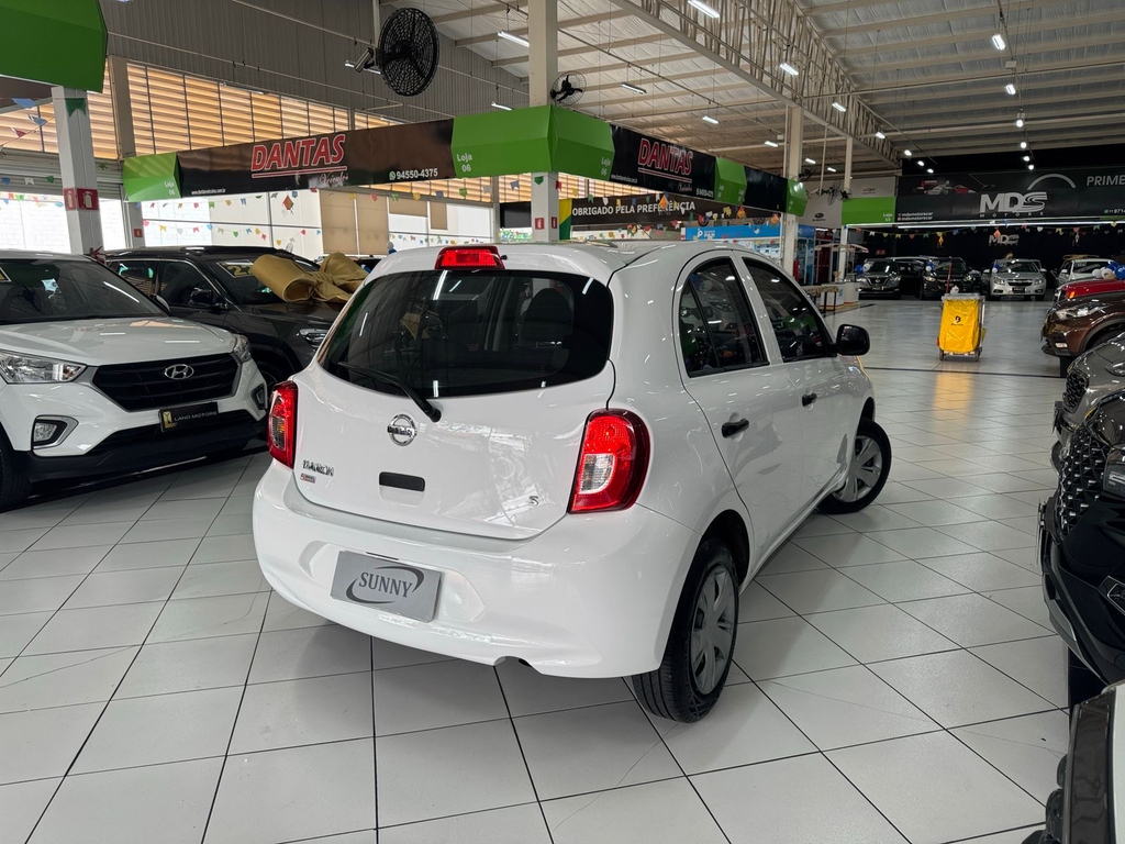 Nissan March Branco