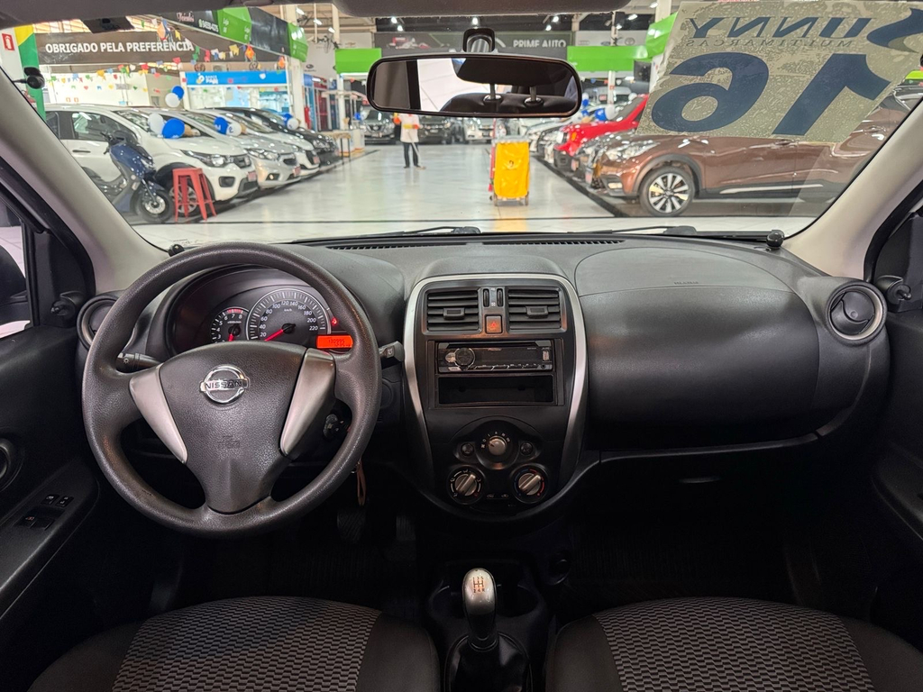 Nissan March Branco