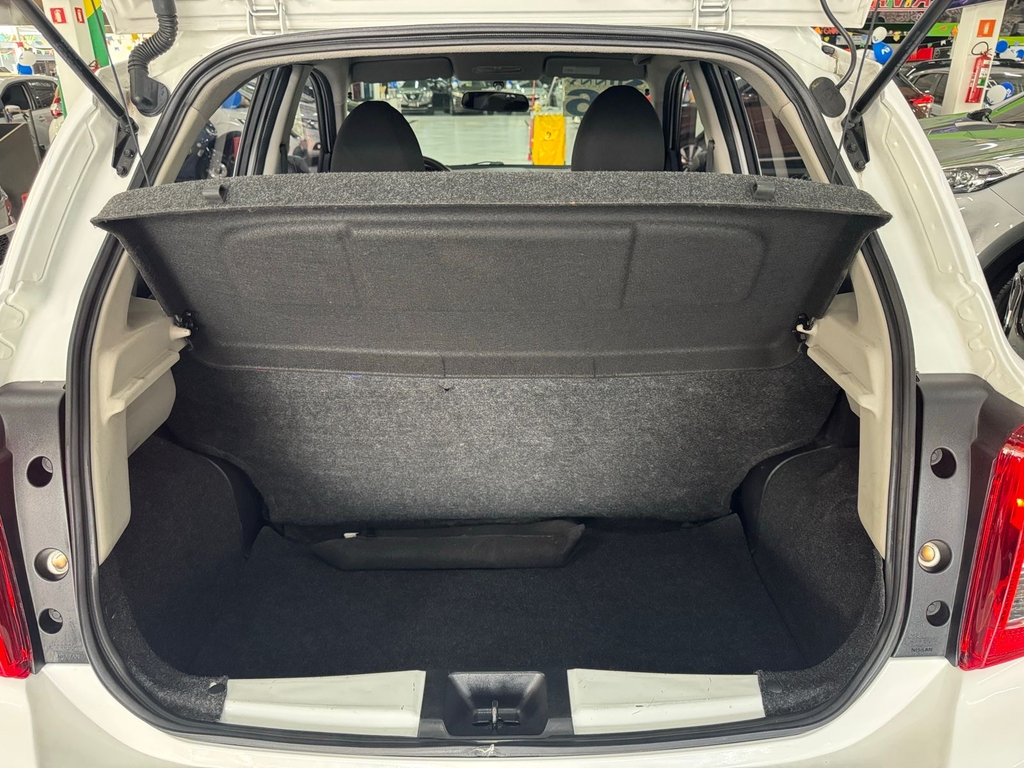 Nissan March Branco