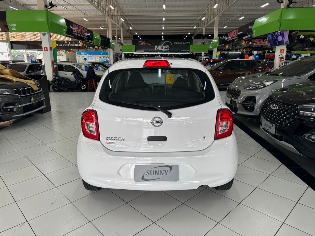 Nissan March Branco