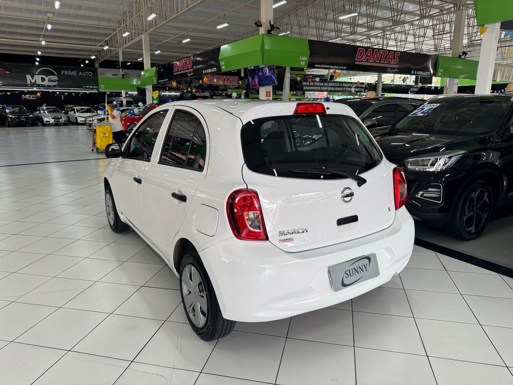 Nissan March Branco