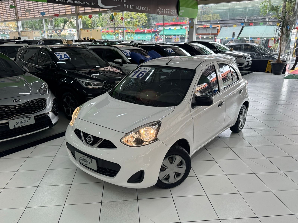 Nissan March Branco