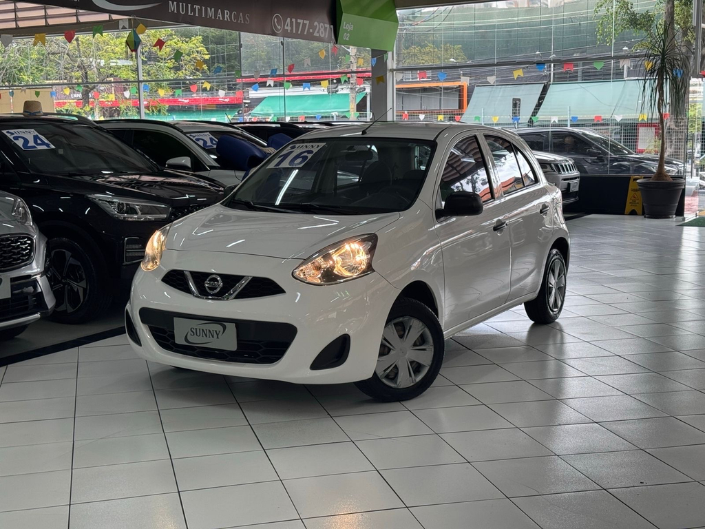 Nissan March Branco
