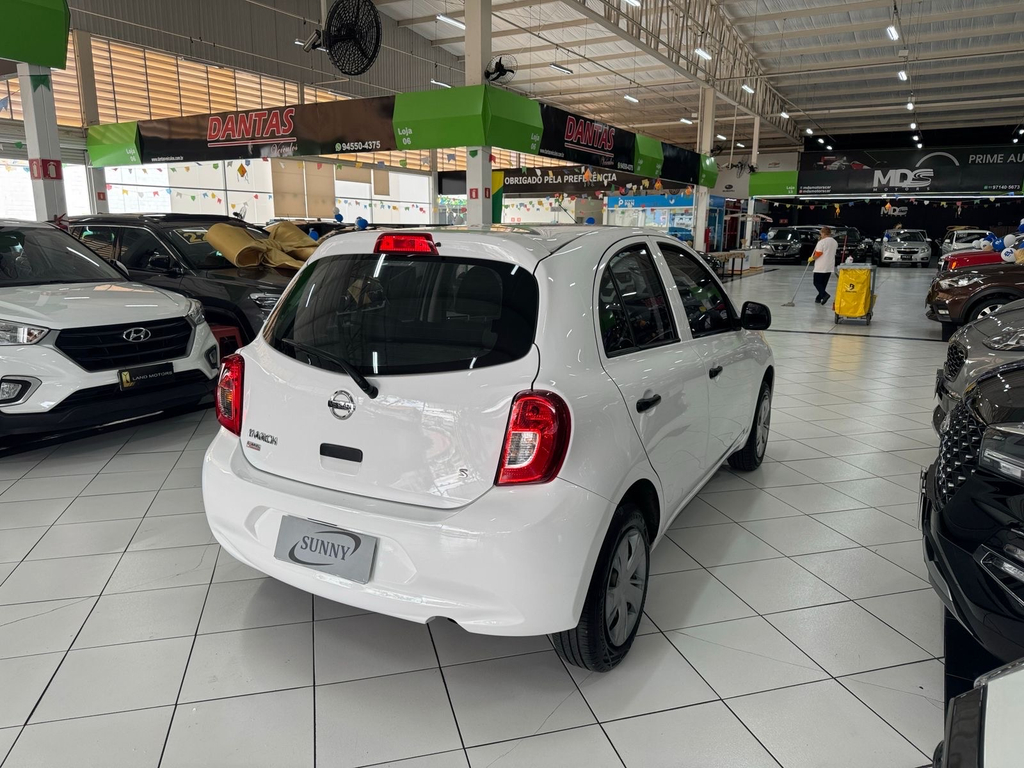 Nissan March Branco