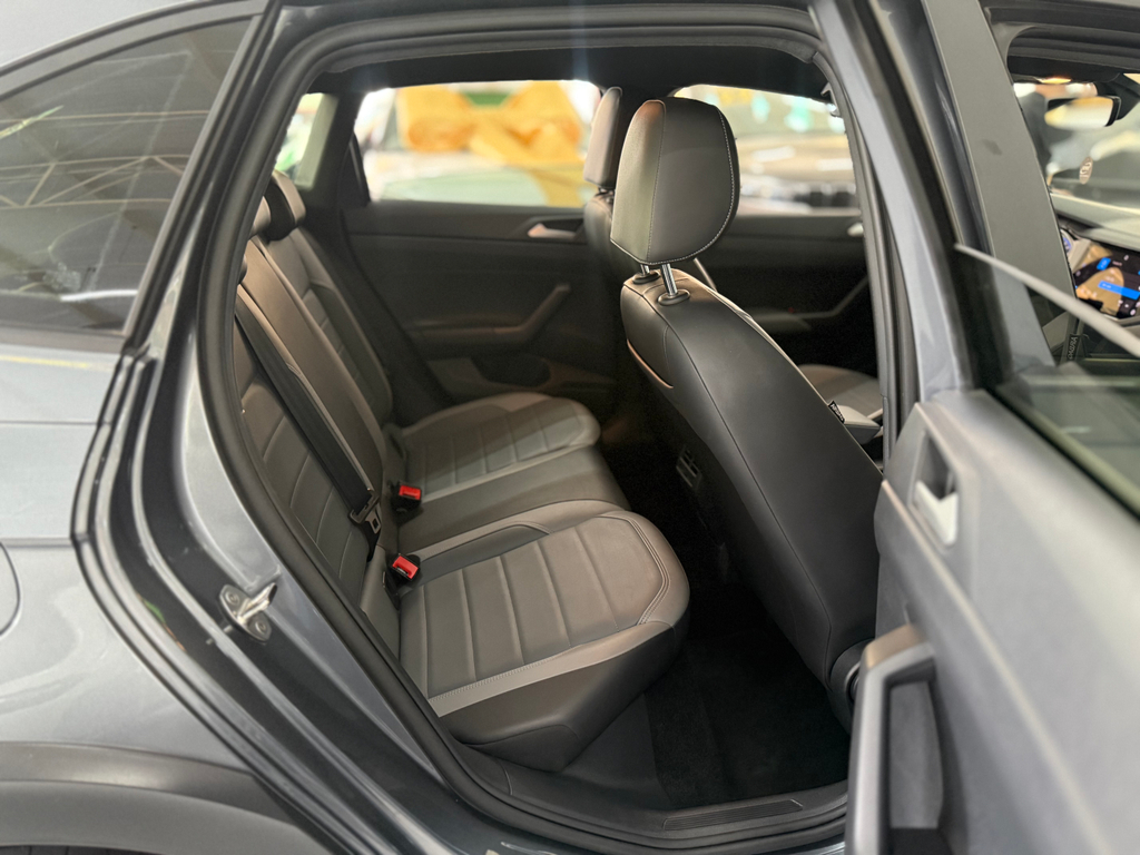 Volkswagen Nivus Cinza
