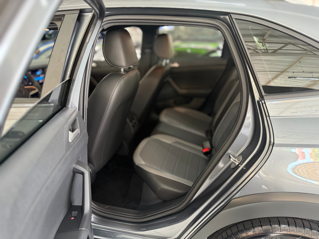 Volkswagen Nivus Cinza