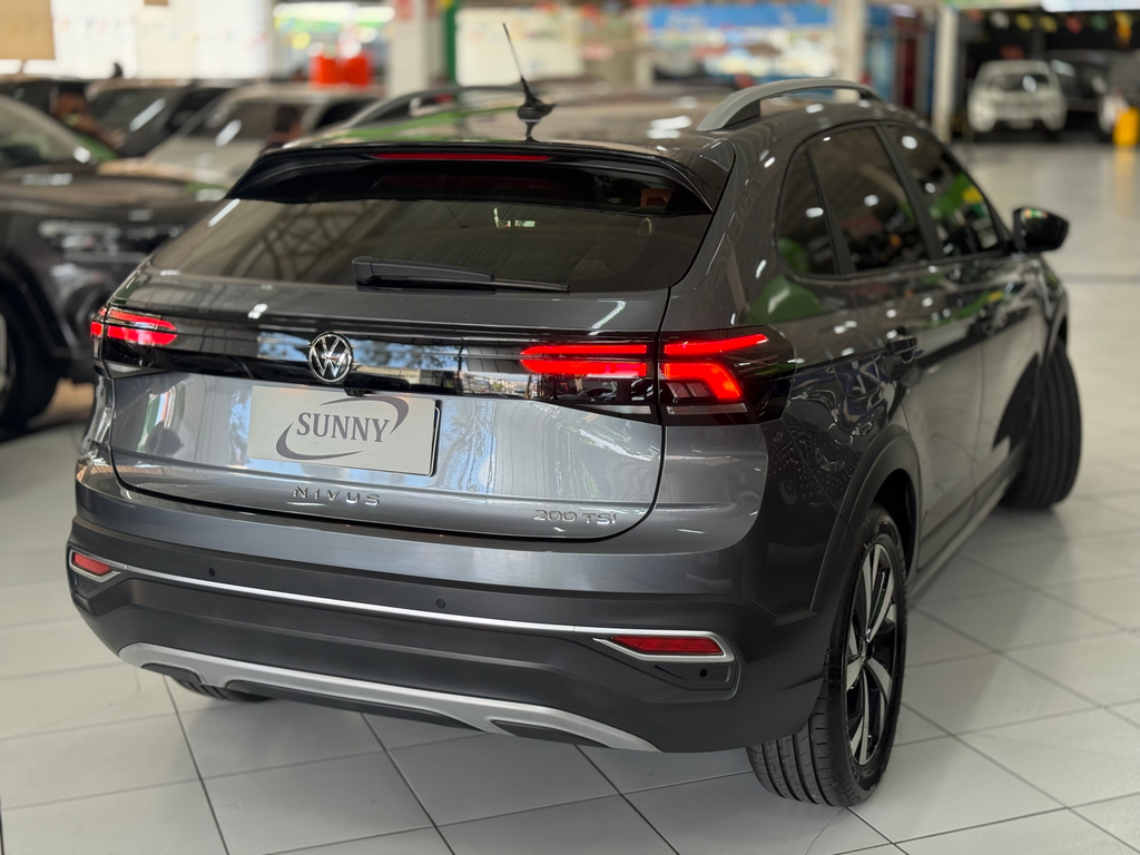 Volkswagen Nivus Cinza