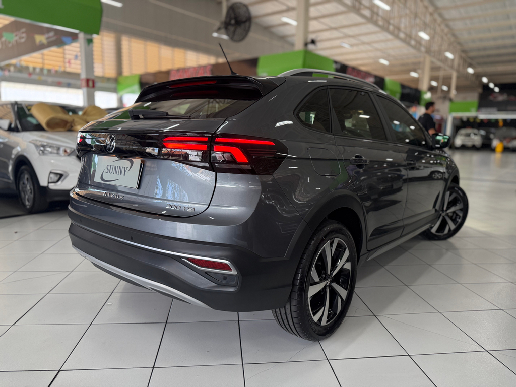 Volkswagen Nivus Cinza