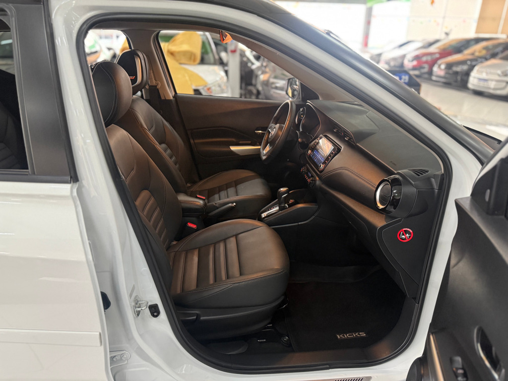 Nissan Kicks Branco