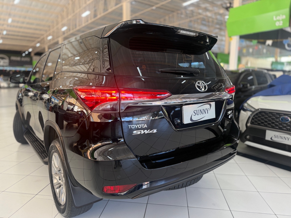 Toyota Hilux SW4 Preto