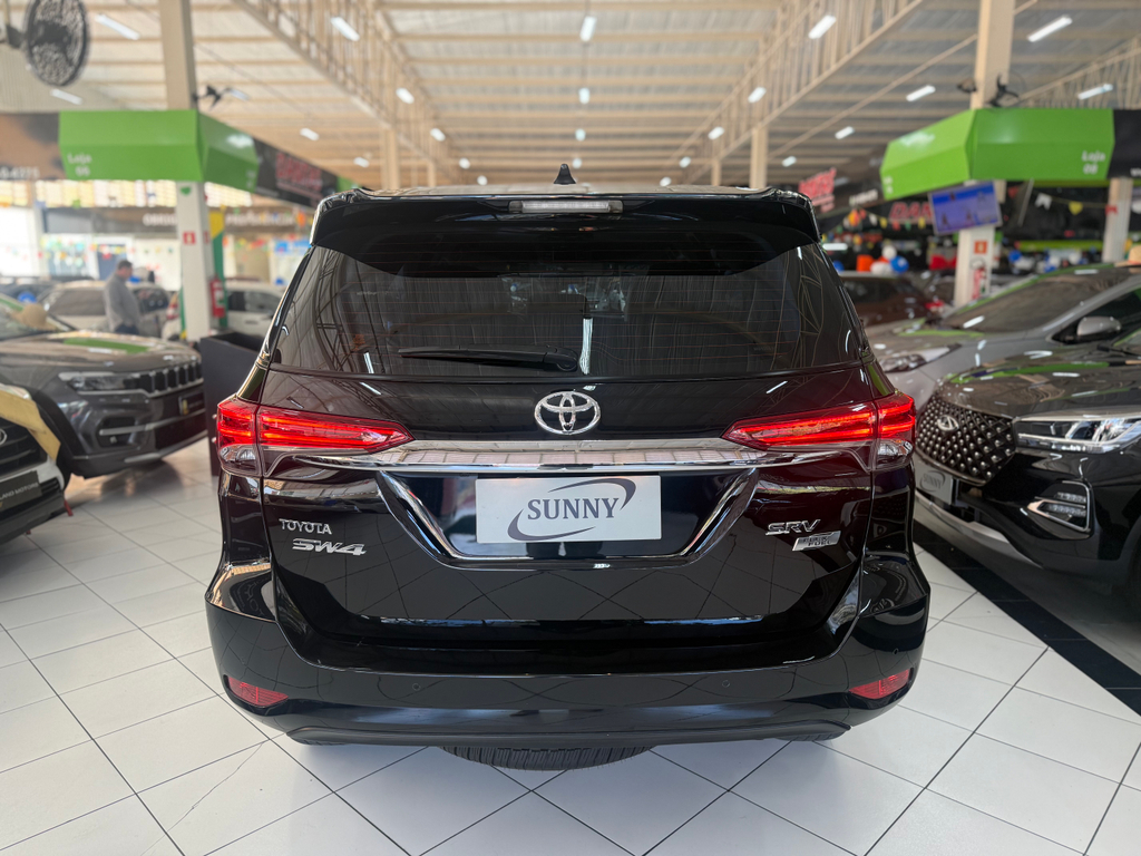 Toyota Hilux SW4 Preto
