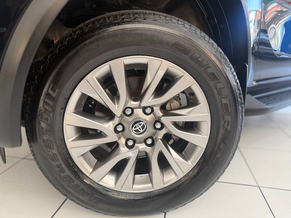 Toyota Hilux SW4 Preto