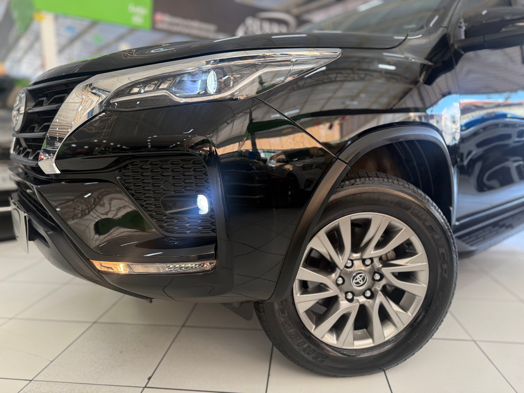 Toyota Hilux SW4 Preto
