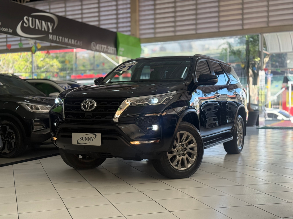 Toyota Hilux SW4 Preto