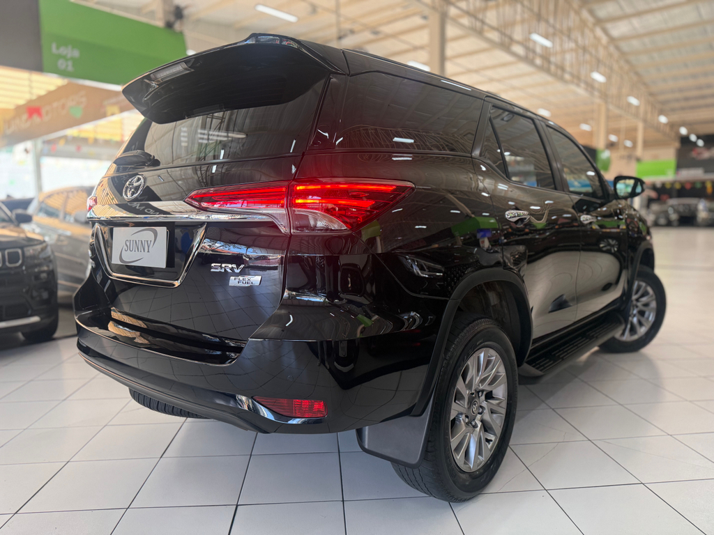 Toyota Hilux SW4 Preto