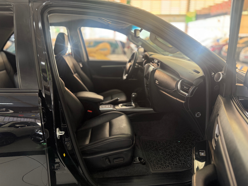 Toyota Hilux SW4 Preto