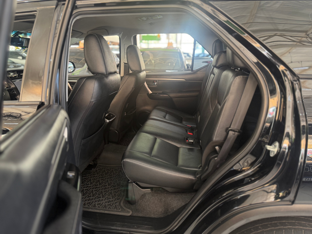 Toyota Hilux SW4 Preto