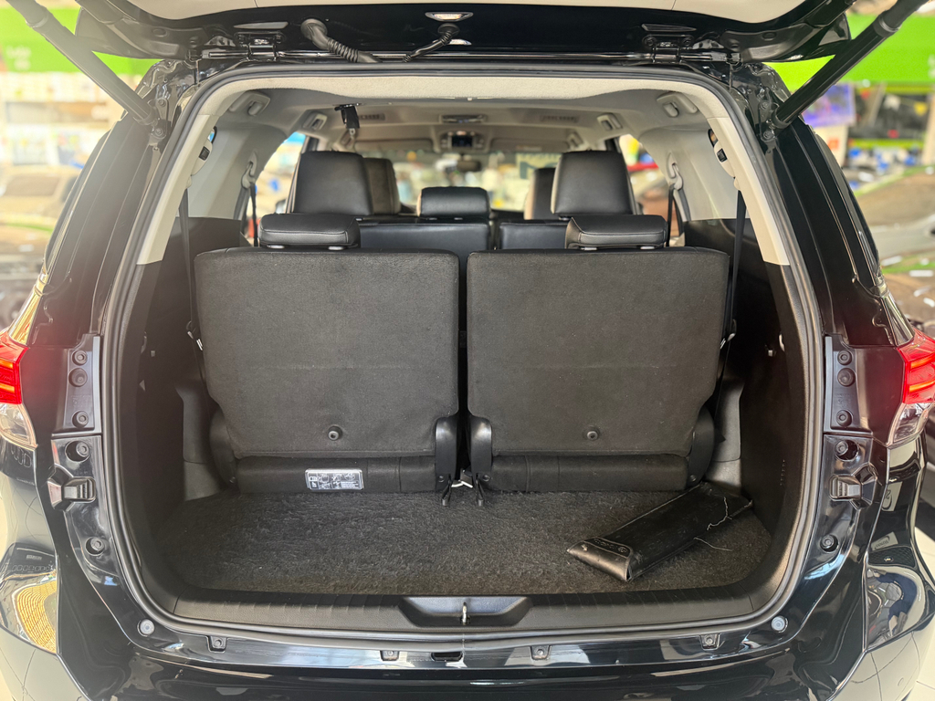 Toyota Hilux SW4 Preto