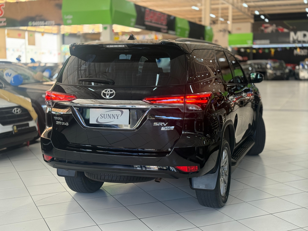 Toyota Hilux SW4 Preto