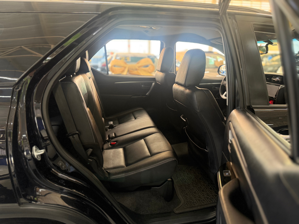 Toyota Hilux SW4 Preto