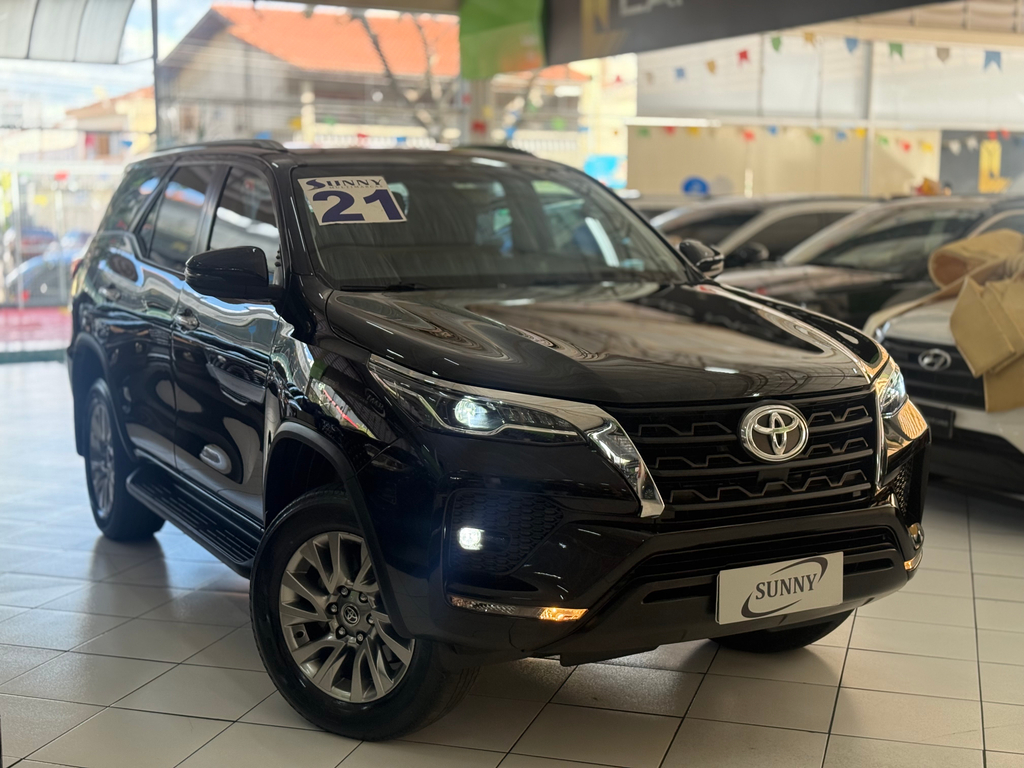 Toyota Hilux SW4 Preto