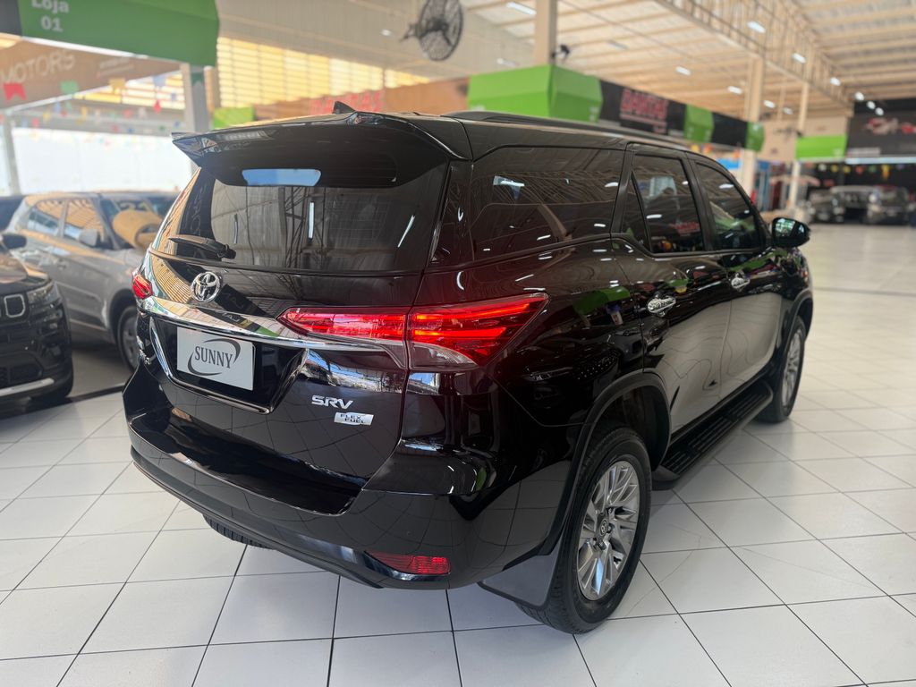 Toyota Hilux SW4 Preto