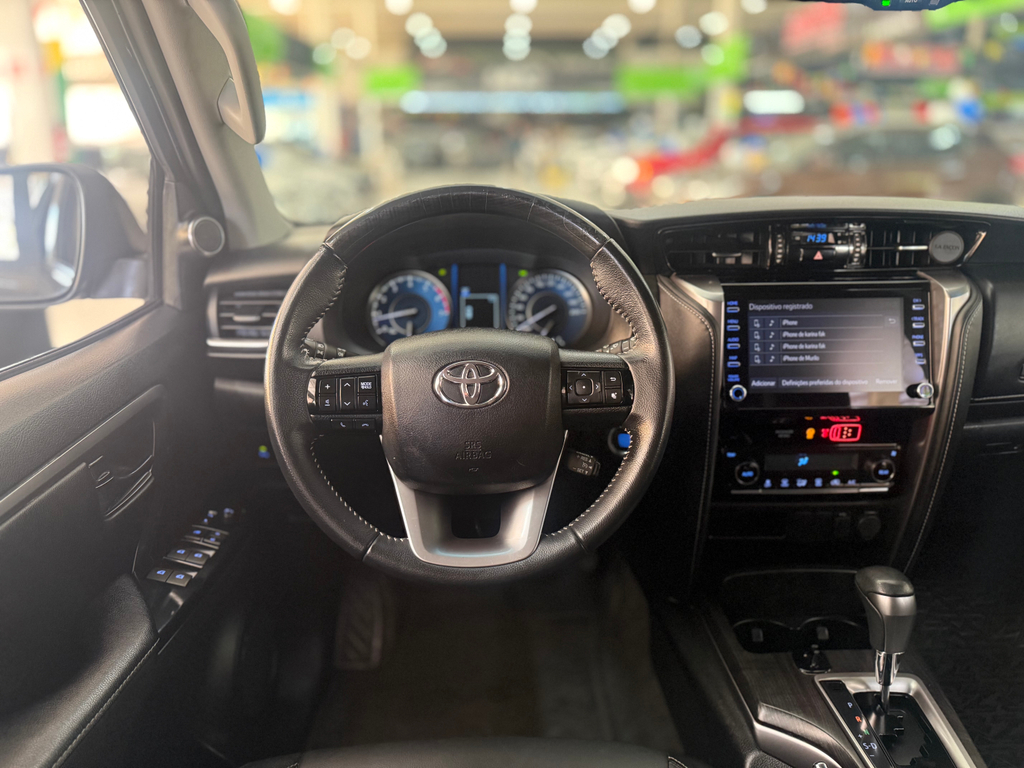 Toyota Hilux SW4 Preto