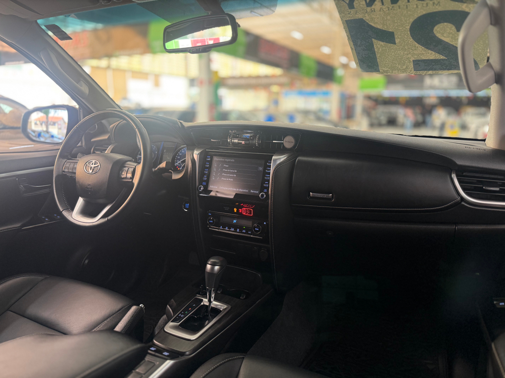 Toyota Hilux SW4 Preto