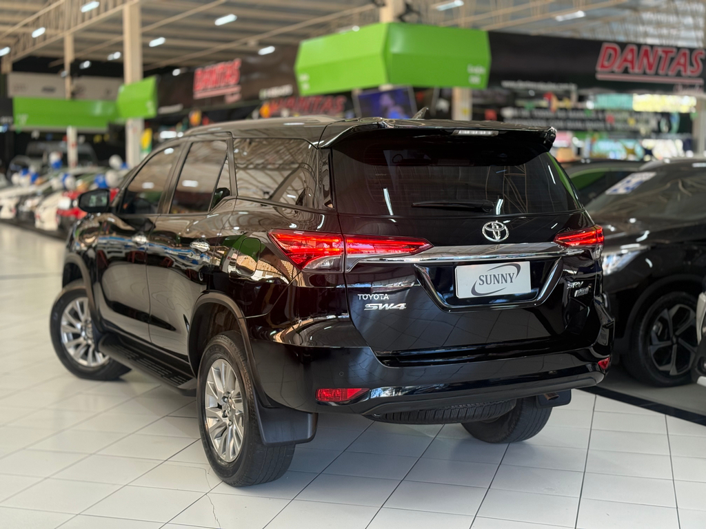 Toyota Hilux SW4 Preto