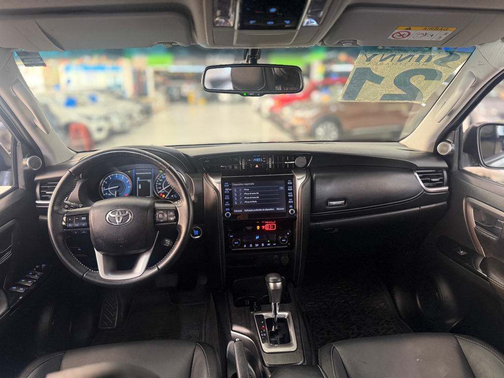 Toyota Hilux SW4 Preto