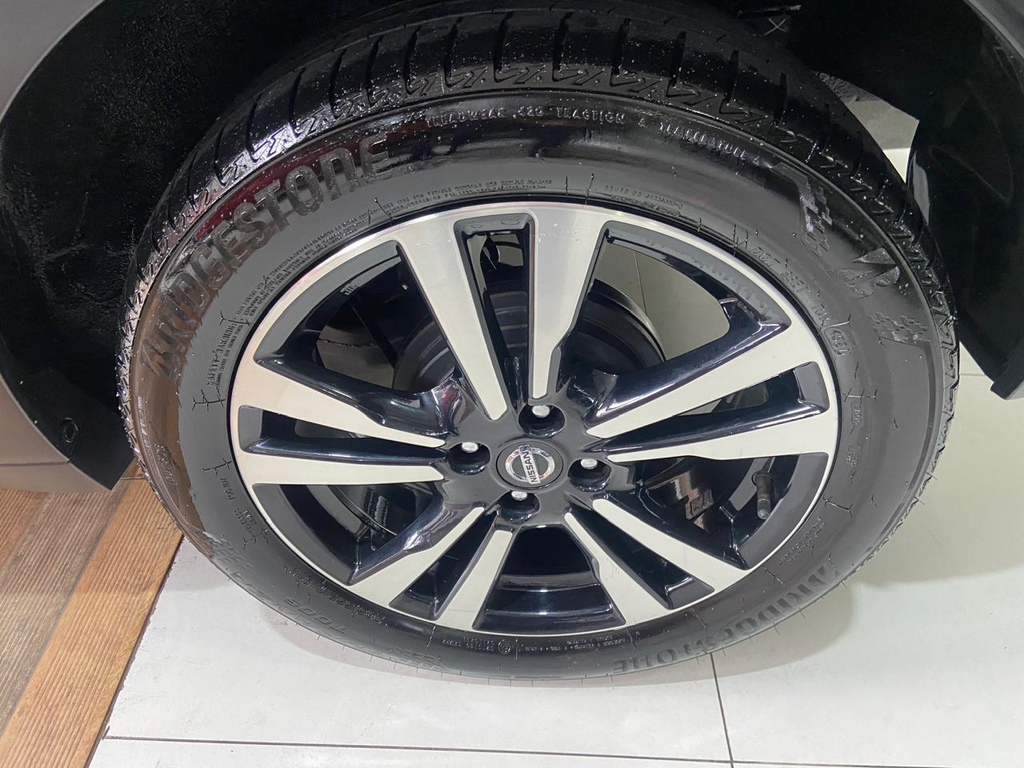 Nissan Kicks Cinza