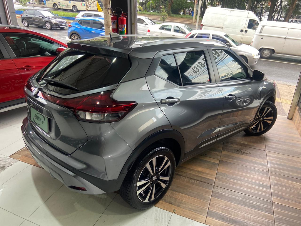 Nissan Kicks Cinza