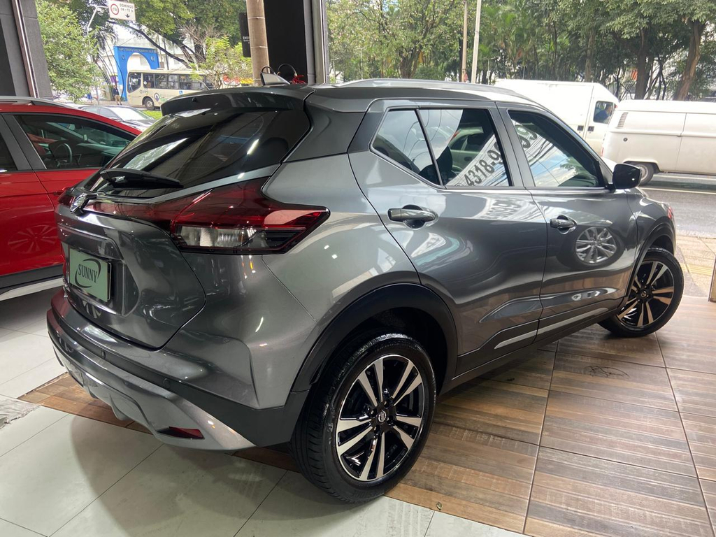 Nissan Kicks Cinza