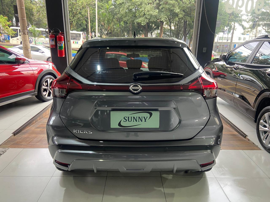 Nissan Kicks Cinza