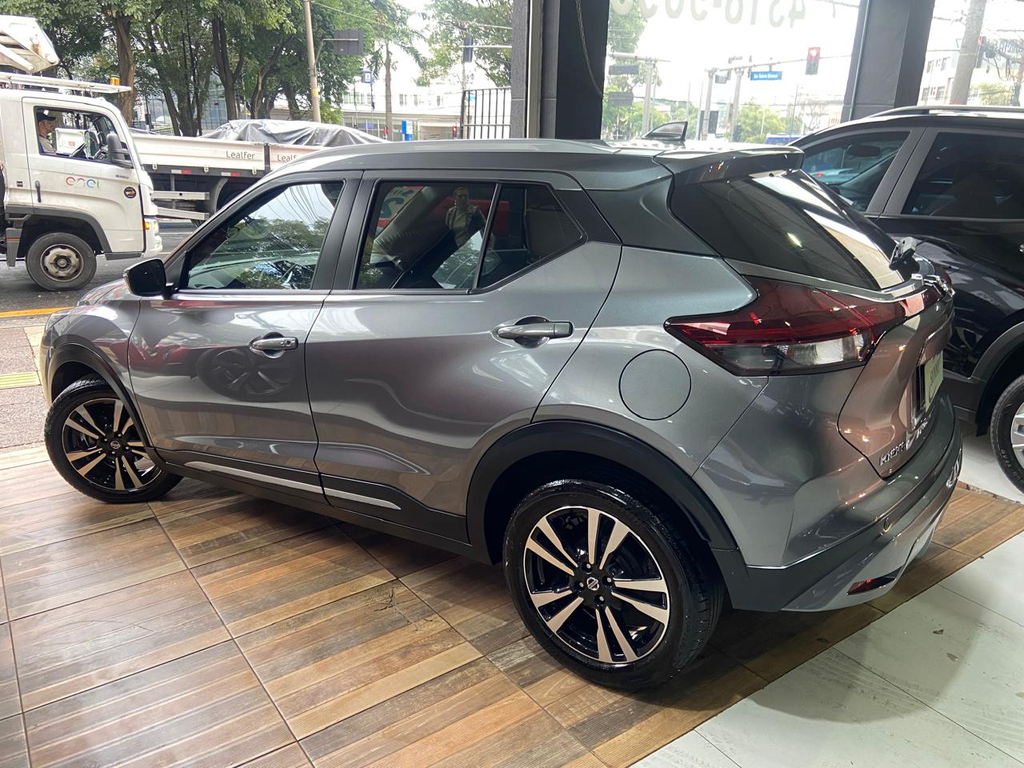 Nissan Kicks Cinza