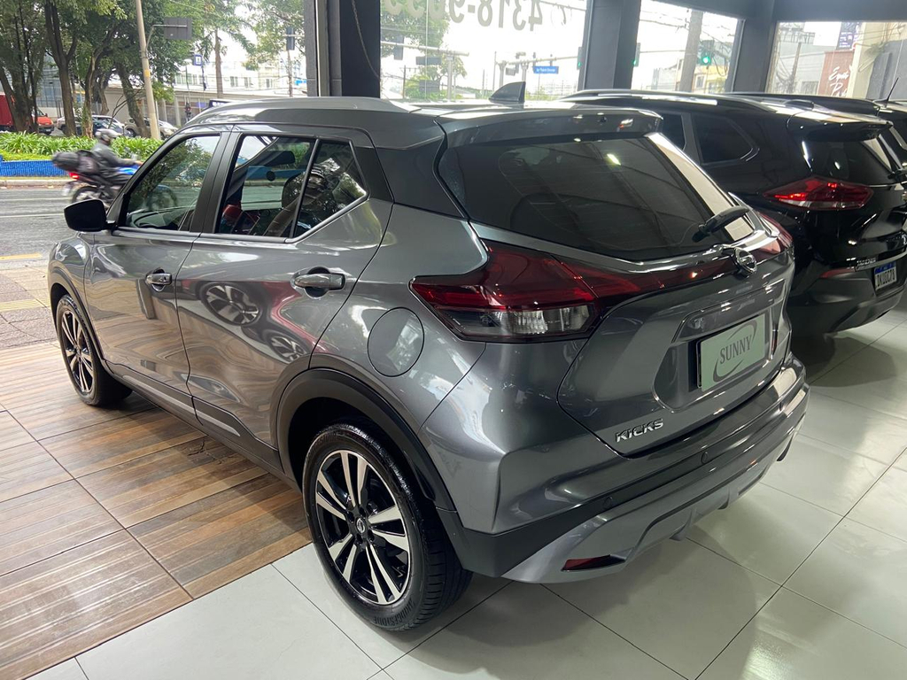 Nissan Kicks Cinza