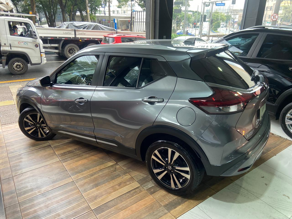 Nissan Kicks Cinza