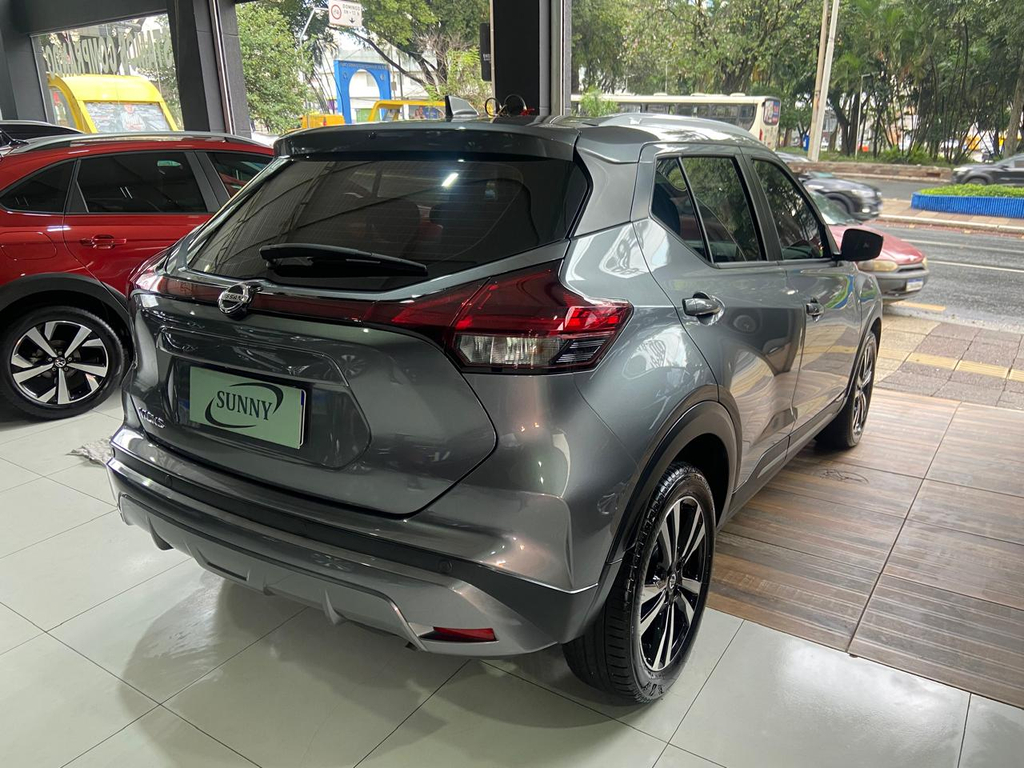 Nissan Kicks Cinza