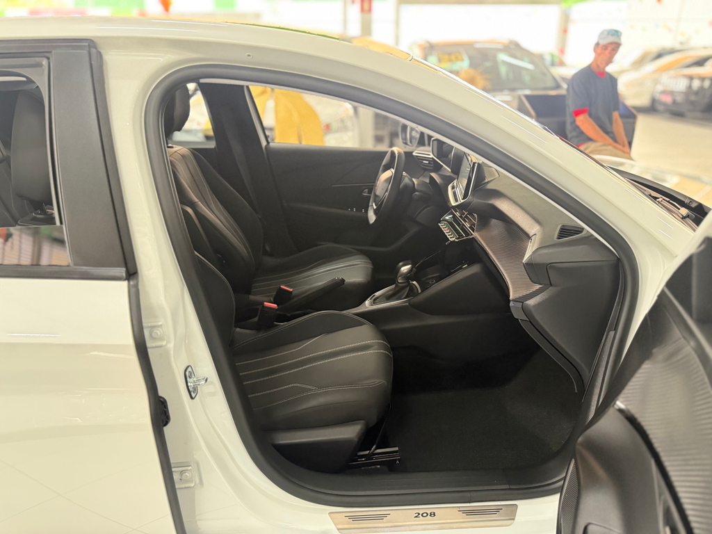 Peugeot 208 Branco