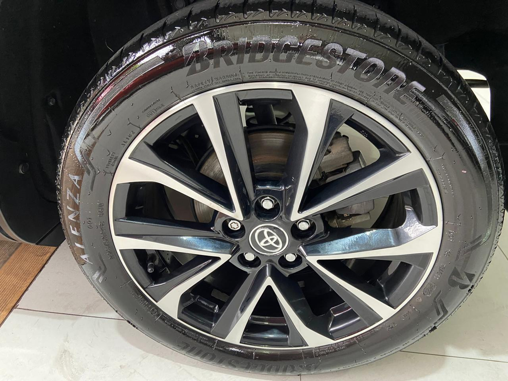 Toyota Corolla Cross Preto